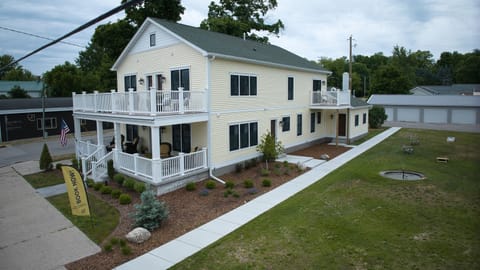 This unit has two entrances.  One through the front porch and one private entrance on the side