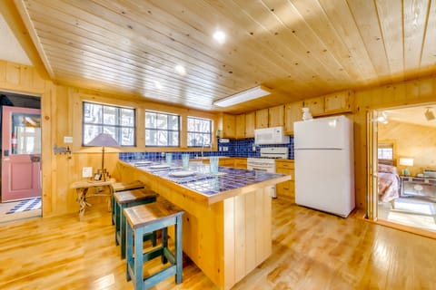 Kitchen | Cooking Basics | Dishware & Flatware Provided