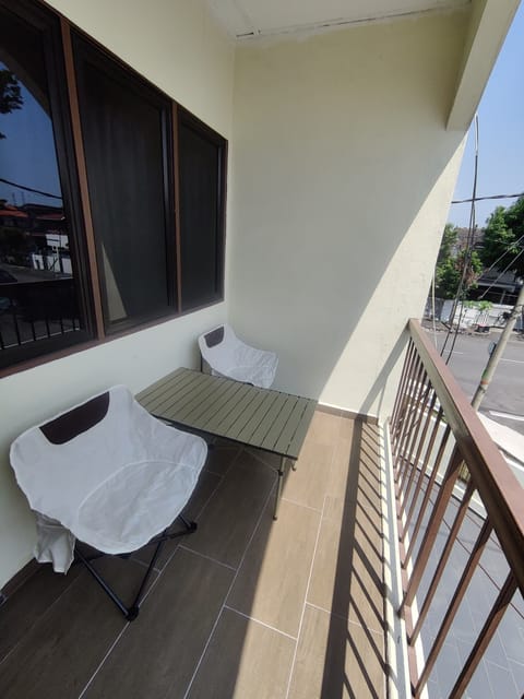 Family House, City View | Living area