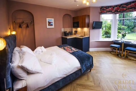 Indulge in the entirety of Ruskin's charm at Fair Rigg, captured in one frame: from the gleaming brass light fittings and bedside lamps to the convenient USB sockets, ample hanging space, and the touch of luxury in our premium linens.