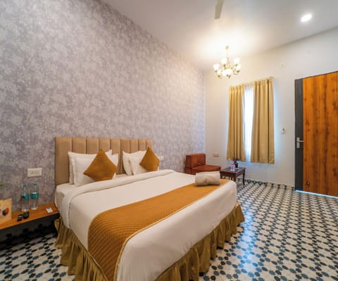 Deluxe Room | 1 bedroom, desk, free WiFi