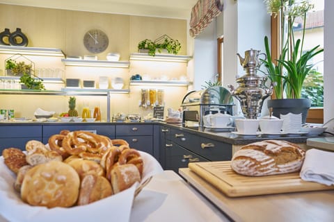 Buffet breakfast for a fee on weekdays