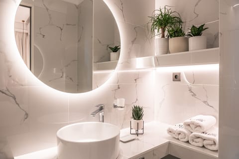 Luxury Double Room | Bathroom | Shower, rainfall showerhead, designer toiletries, hair dryer