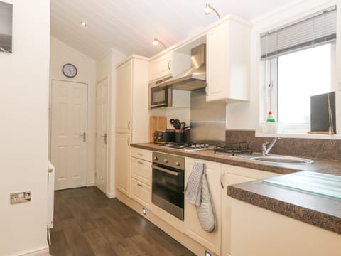 Dishwasher, electric kettle, toaster, cookware/dishes/utensils