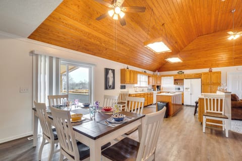 House (4 Bedrooms) | Interior