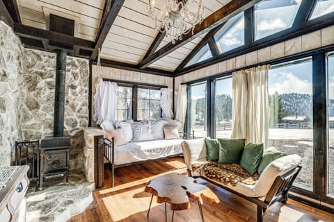 Cottage (2 Bedrooms) | Front of property