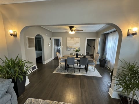 House, 4 Bedrooms | Dining
