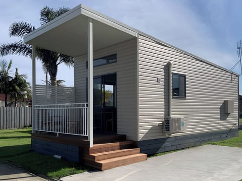 Superior Cabin | Free WiFi, bed sheets