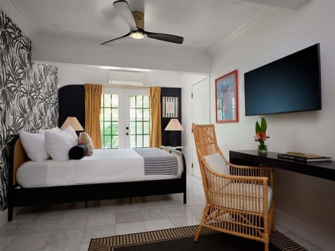 Escape to the stylish Lehua Suite! Enjoy the tropical wallpaper & cozy bed at The Historic Wailuku Inn. Book your island getaway!