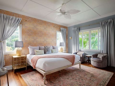 Cozy up in the charming Mamane Suite! Soft textures & a peaceful vibe promise a restful stay. Book your relaxing escape!