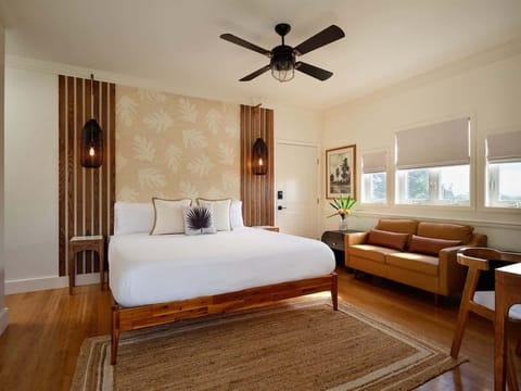 Experience the inviting Ulu Suite at The Old Wailuku Inn! Relax in the warm ambiance & tropical style. Book your memorable Maui stay!