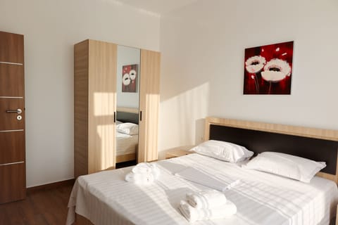 Family Apartment | Hypo-allergenic bedding, individually decorated, individually furnished