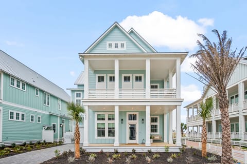 Lakefront Luxury at Cinnamon Shore South!