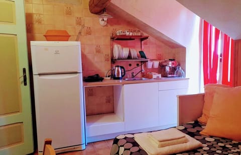 Family Suite, Mountain View | Private kitchen | Microwave