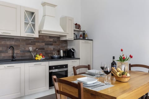 Superior Apartment | Private kitchen | Fridge, microwave, oven, stovetop