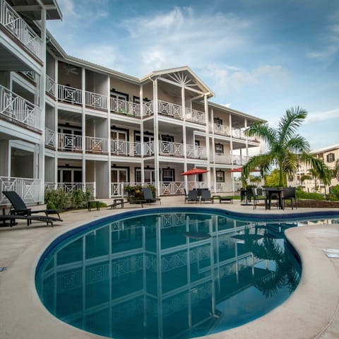 2 outdoor pools