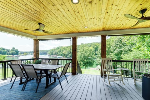 Moneta Vacation Rental | 2BR | 2.5BA | 1 Step Required | 3,800 Sq Ft