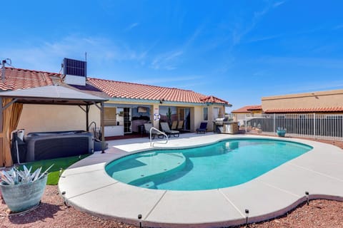 Lake Havasu City Vacation Rental | 3BR | 2.5BA | 1 Step to Enter | 1,516 Sq Ft