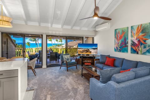 Luxury Apartment, 2 Bedrooms, Kitchen, Ocean View | Living area | 700-inch Smart TV with cable channels, pay movies