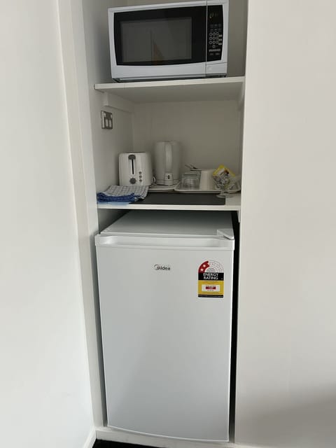 Mini-refrigerator