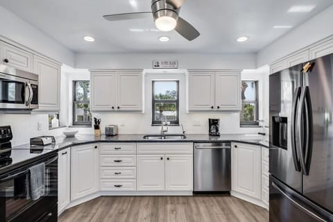 Fully equipped kitchen