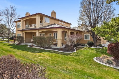 Welcome to Kelton Corner: Immaculate Custom Home Close to Outdoor Adventures!