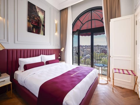 Standard Room | Egyptian cotton sheets, premium bedding, down comforters