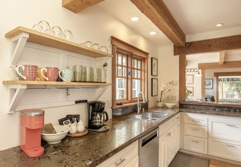 Fully Equipped Gourmet Kitchen