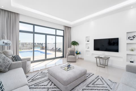 Family Villa | Living area | 55-inch Smart TV with cable channels