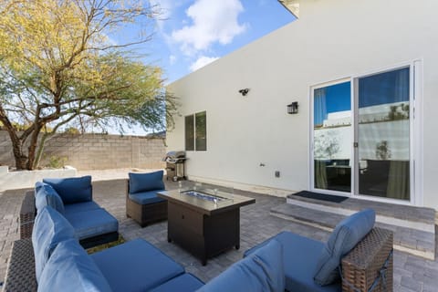 Outdoor patio, fire-pit, grill