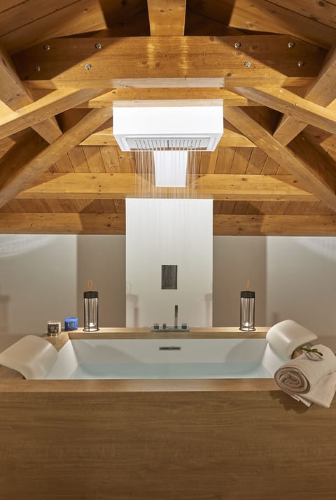 Luxury Room | Bathroom | Separate tub and shower, deep soaking tub, rainfall showerhead