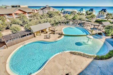 Amazing Zero Entry Pool (Pool is heated Sept-April) 