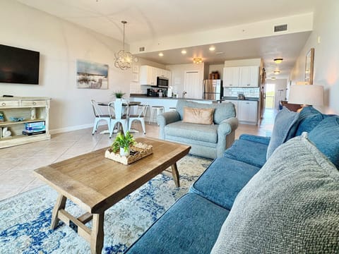 Open concept living, dining and kitchen 