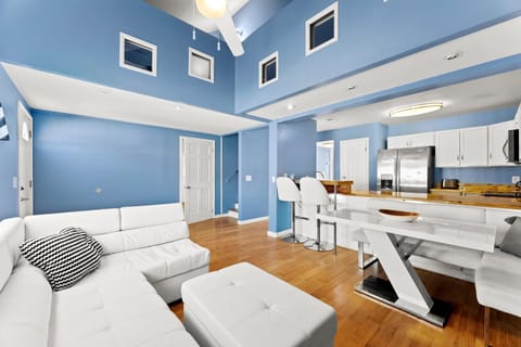 House, Multiple Beds (5218 Beach Dr C ) | Interior