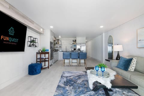 Condo, 1 King Bed with Sofa bed (The Summit 616) | Living area