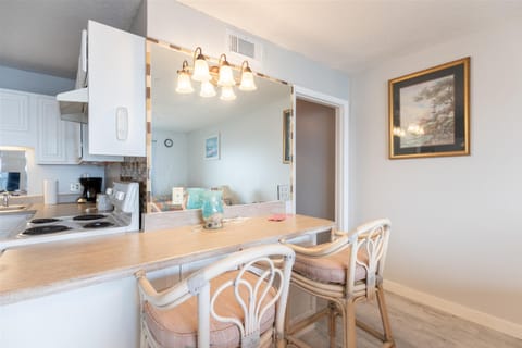 Condo, 1 King Bed with Sofa bed (The Summit 618) | Private kitchen