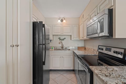Condo, 1 King Bed with Sofa bed (The Summit 820) | Private kitchen | Oven, stovetop, dishwasher, cookware/dishes/utensils
