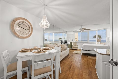 Studio, 1 King Bed with Sofa bed (Top of The Gulf 213) | Interior