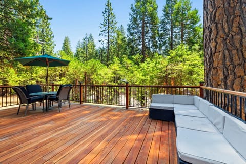 Enjoy the tranquility surrounded by redwoods!