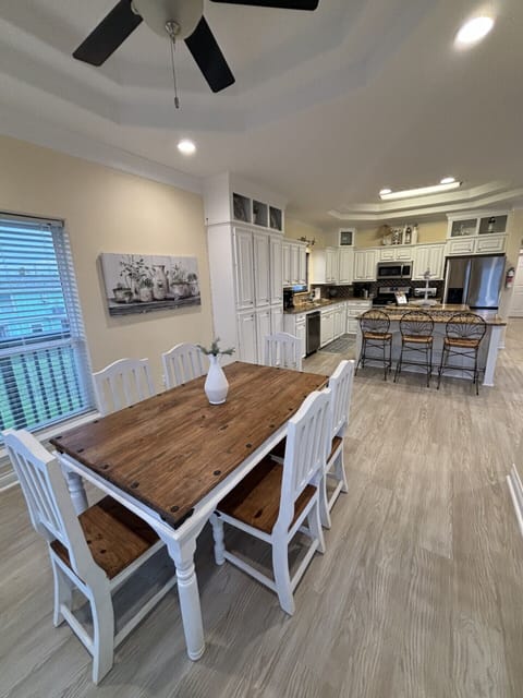 Dining Area to Kitchen view