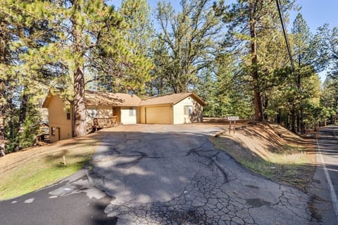 Easy access from the road with plenty of parking for 4 cars