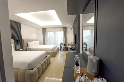 Deluxe Twin Room | Premium bedding, down comforters, desk, soundproofing