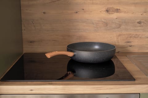 Family Apartment, Sea View | Private kitchen | Mini-fridge, oven, stovetop, coffee/tea maker