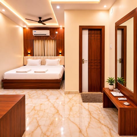 Family Room | Egyptian cotton sheets, premium bedding, desk, WiFi (free)