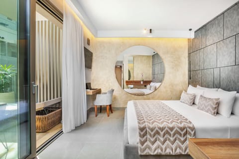 Deluxe Double Room, Pool View | Hypo-allergenic bedding, in-room safe, soundproofing, free WiFi