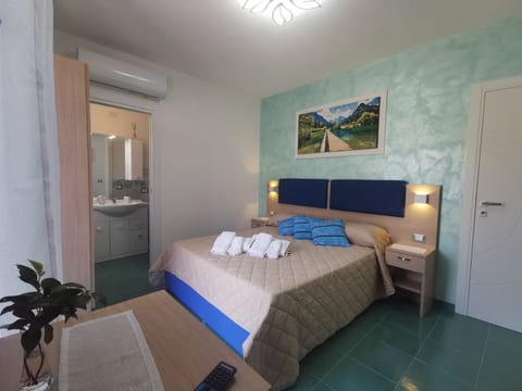 Deluxe Room | Desk, blackout drapes, free WiFi