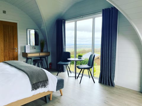 1 bedroom, premium bedding, desk, free WiFi