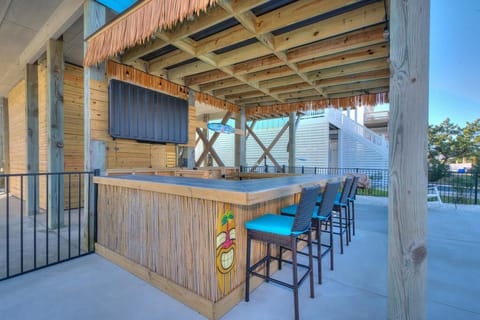 Tiki Bar
GW 12.7.24