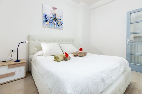 Comfort Apartment | 1 bedroom, iron/ironing board, free cribs/infant beds, free WiFi