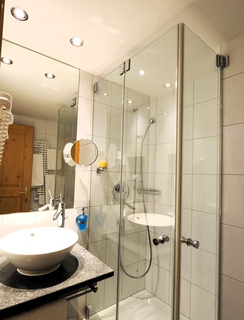Superior Single Room | Bathroom | Free toiletries, hair dryer, bathrobes, slippers